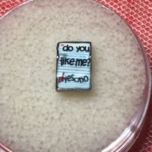 3/$10 Origami Owl Do You Like Me? Note Charm